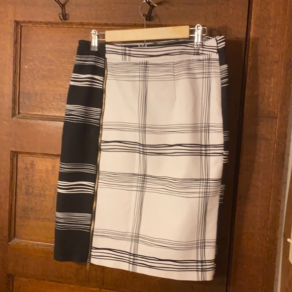 Worthington Dresses & Skirts - Worthington Black and White Skirt Zippered Sz 8